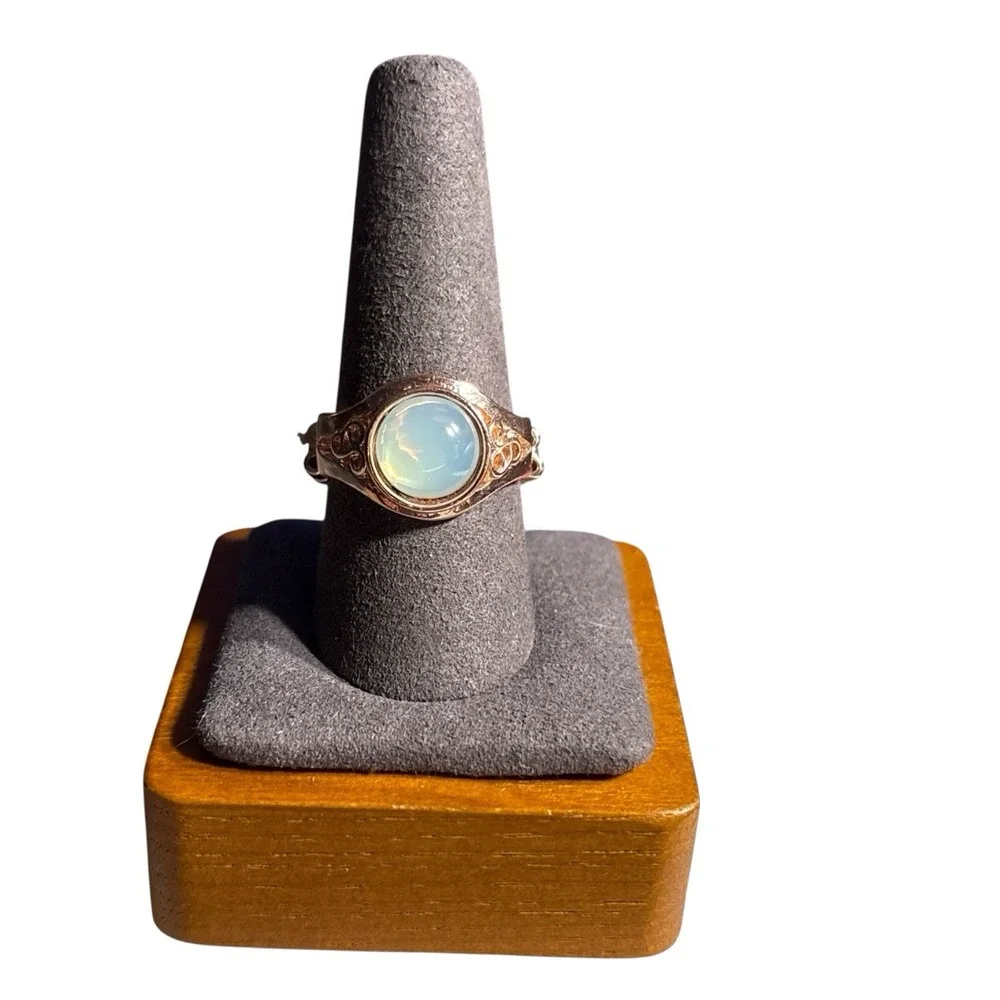 Vintage Ring Faux Opal Gold Tone Adjustable‎ Stretch Round Open Work Textured